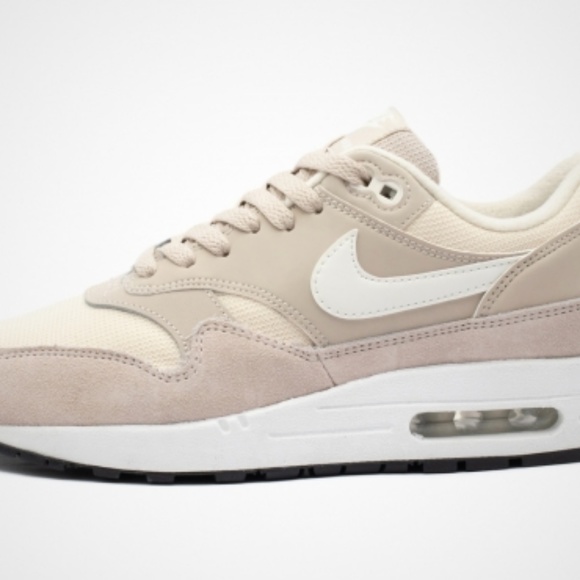 Nike Other - Nike air max beige